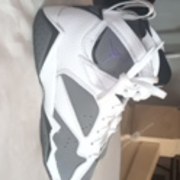 Brand new boys Jordans bb shoes - Picture 8 of 8